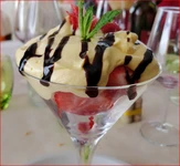 foto fragole nel gelato alla crema